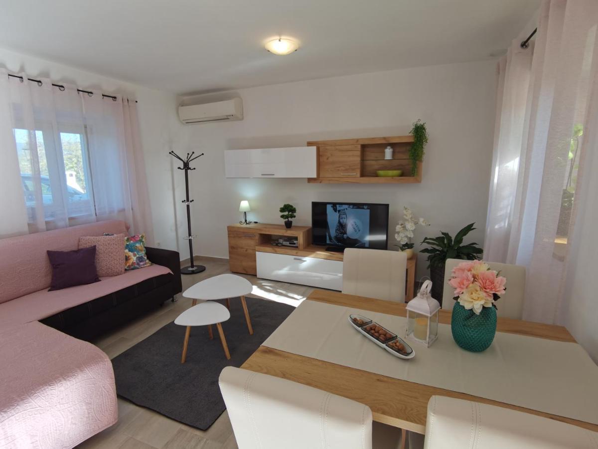 Jasmina Apartment Hum Exteriér fotografie